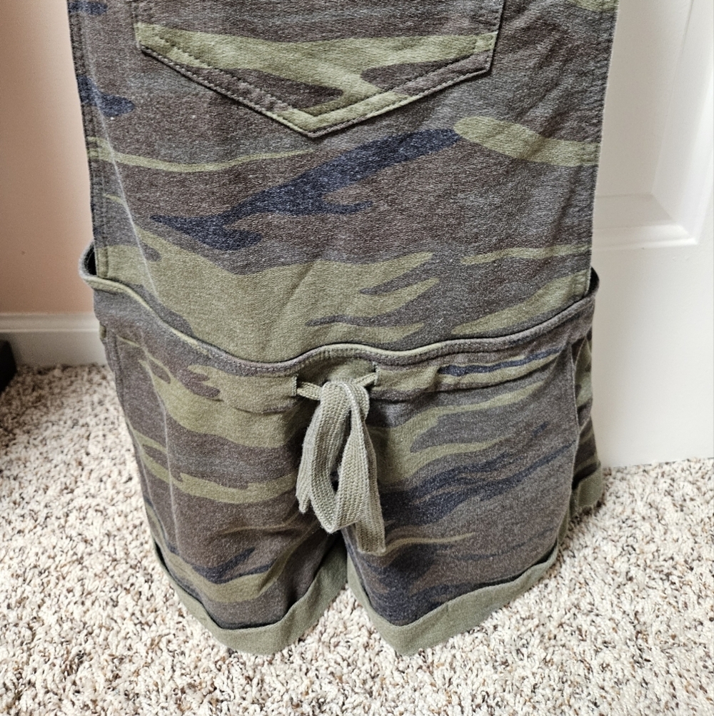 Stylish Camouflage Overalls with Front Pocket - Picture 4 of 13